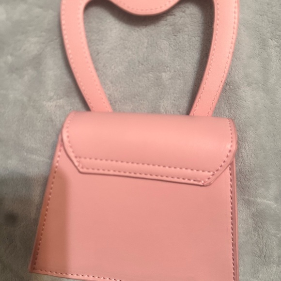 This‎ is a Truly x Barbie mini bag, a limited edition made of 100% leather - Picture 10 of 12